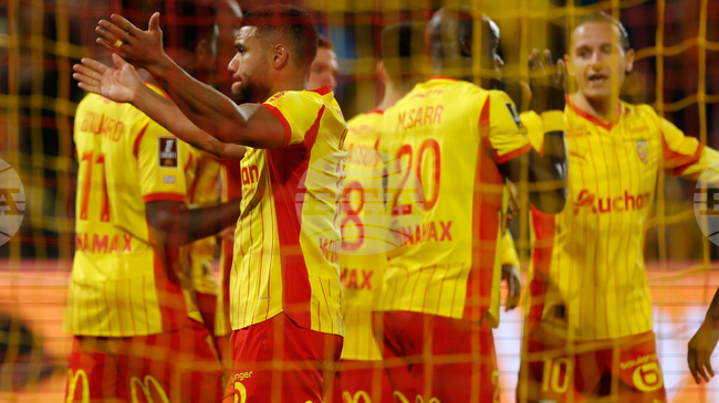 Ланс се наложи убедително над десет души от Монако в мач от френската Лига 1