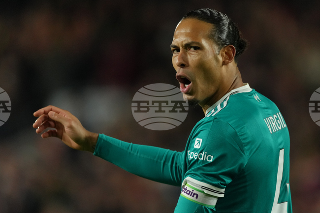 Защитникът на Ливърпул Върджил ван Дайк отговори на критиките на Уейн Рууни относно лидерството му