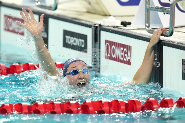 Пет световни рекорда бяха поставени на Световната купа по плуване в 25-метров басейн в Канада