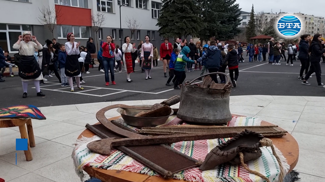 В навечерието на 3 март в Кърджали ученици изнесоха урок по родолюбие