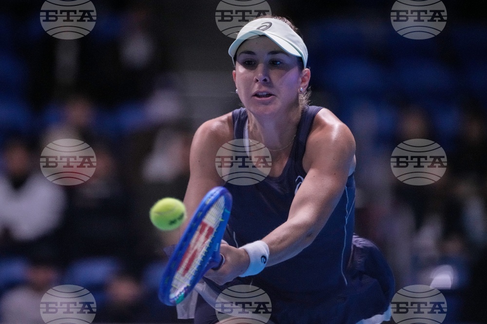 Първите три поставени стартираха успешно на турнира по тенис в Хонконг