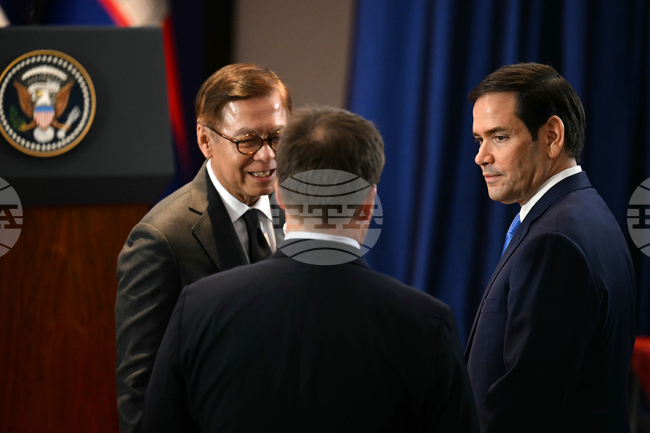 САЩ отменят оръжейното ембарго за Камбоджа, след като Тръмп посредничи за споразумението за прекратяване на огъня