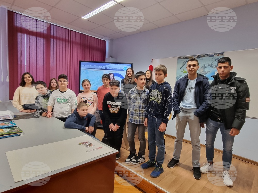 Децата от СУ "Владимир Комаров" във Велико Търново отправиха пожелания за здраве към българската антарктическа мисия в навечерието на Трети март