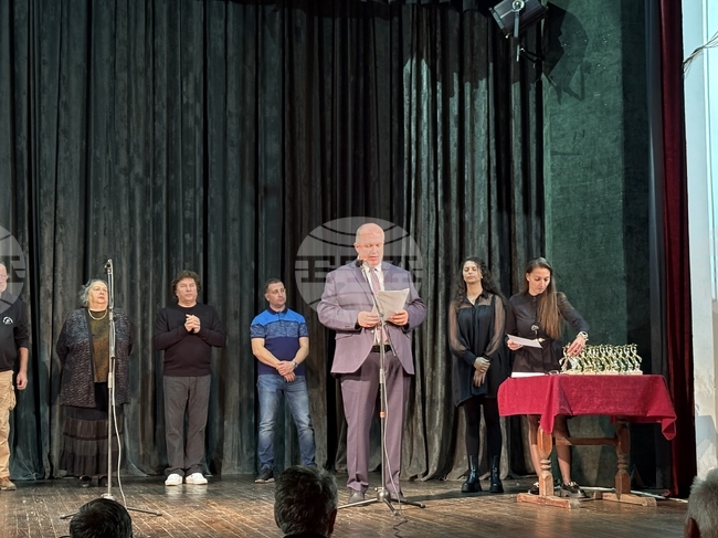 Любителска трупа от Ябланица взе Голямата награда от Националния театрален фестивал в Самоков