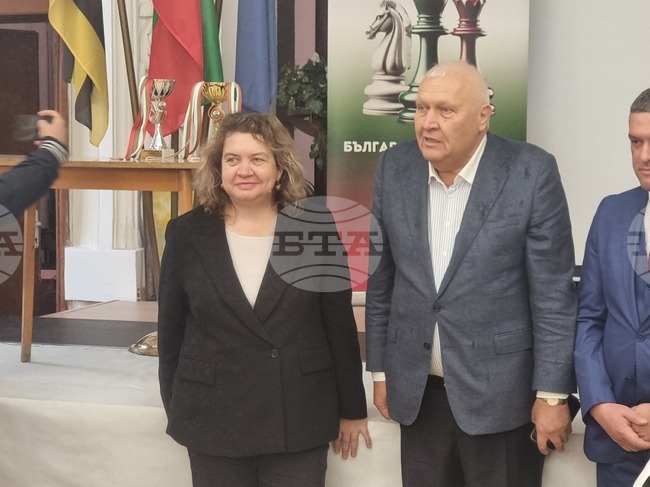 Наталия Киселова коментира в Перник предстоящата ротация на председателя на Народното събрание