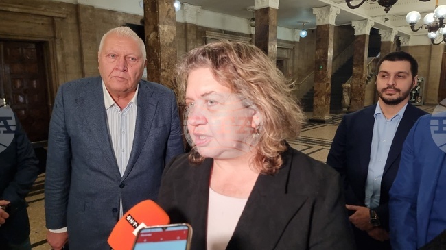 Наталия Киселова коментира в Перник предстоящата ротация на председателя на Народното събрание