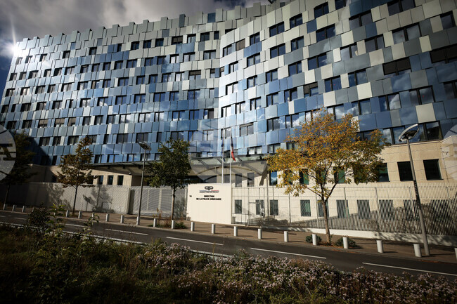 ДНК следи доведоха до ареста на двама заподозрени за кражбата на бижута от Лувъра 