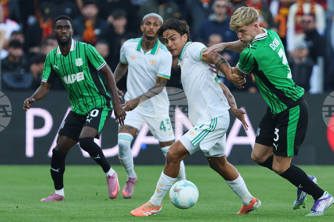 С гол на Дибала Рома надигра Сасуоло и се изравни с Наполи на върха в Серия А