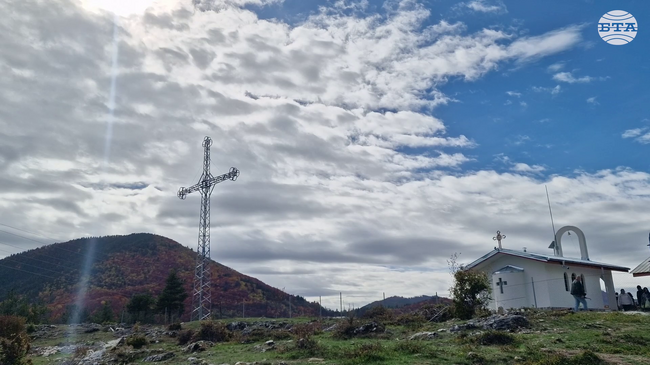 На Димитровден в Смолян осветиха 19-метров кръст до параклиса „Св. Димитър“