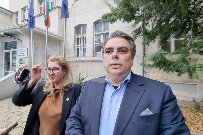 Fuels May Temporarily Rise in Price, Says Continue the Change Leader Assen Vassilev