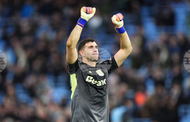 Аржентинският вратар Емилиано Мартинес вече не е втори капитан на Астън Вила