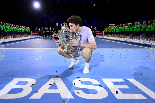 Жоао Фонсека победи Алехандро Давидович Фокина на финала на турнира по тенис в Базел