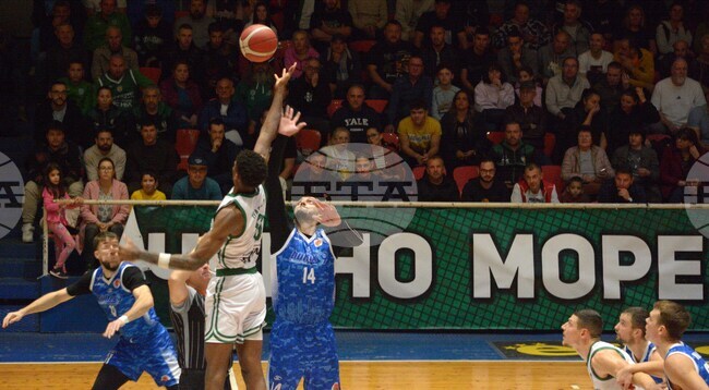 Академик Бултекс 99 надви Ботев 2012 Враца за първа победа в Националната баскетболна лига за мъже