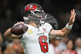 Buccaneers Saints Football