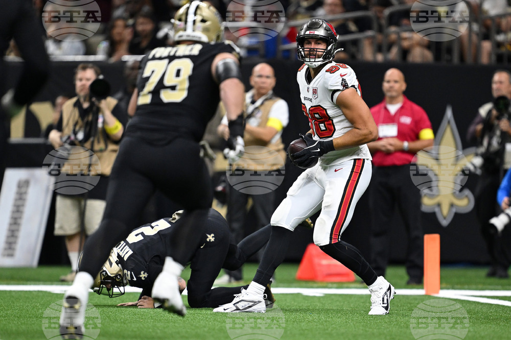 Buccaneers Saints Football