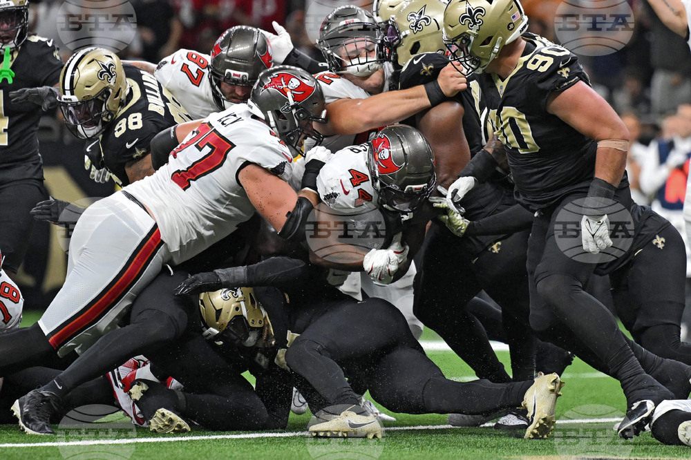 Buccaneers Saints Football