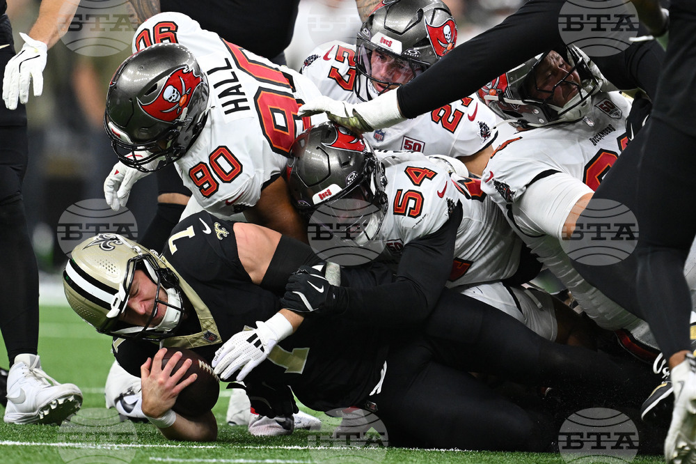 Buccaneers Saints Football