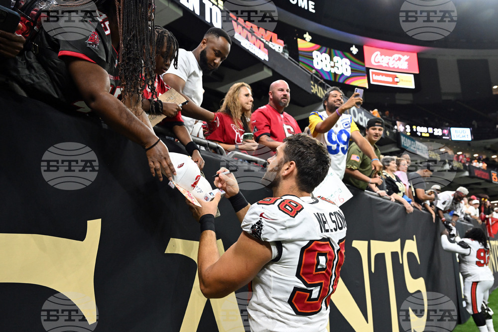 Buccaneers Saints Football