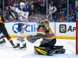 Oilers Canucks Hockey