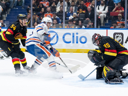 Oilers Canucks Hockey