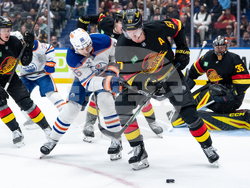 Oilers Canucks Hockey