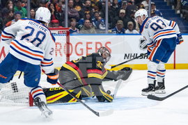 Oilers Canucks Hockey