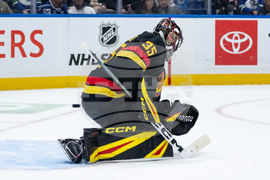 Oilers Canucks Hockey