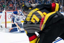 Oilers Canucks Hockey