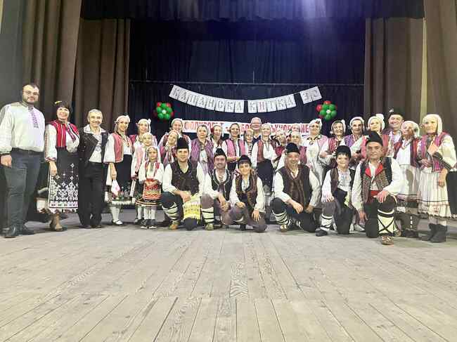 Ансамбълът за изворен фолклор „Капанска китка“ към читалището в Гецово чества с концерт-спектакъл 30 години от създаването си