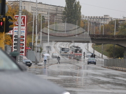 Наводнени трамвайни линии - аварийно почистване