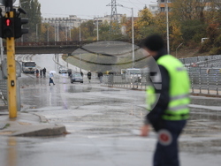 Наводнени трамвайни линии - аварийно почистване