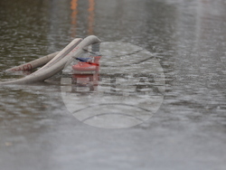 Наводнени трамвайни линии - аварийно почистване
