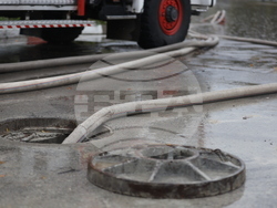 Наводнени трамвайни линии - аварийно почистване