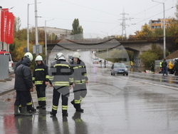 Наводнени трамвайни линии - аварийно почистване