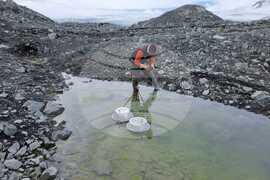 Антарктида - Ден 66 - тема на деня - Хидробиологът Весела Евтимова: Повечето езера в Антарктика поглъщат въглероден диоксид и допринасят за намаляването му в атмосферата