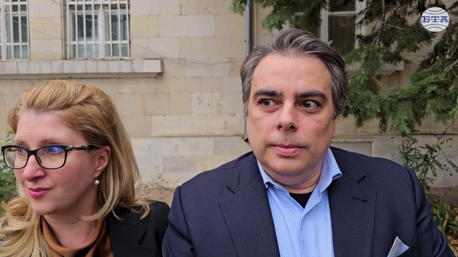 Горивата може да поскъпнат временно, каза в Сливен лидерът на „Продължаваме промяната“ Асен Василев