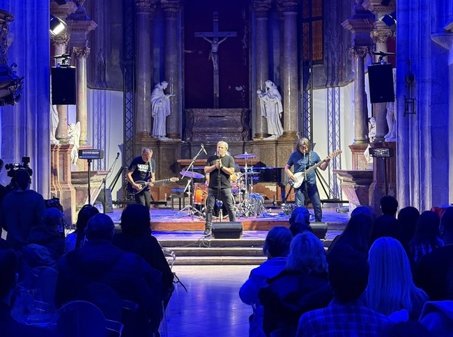 Българската рок група „Б.Т.Р“ изнесе концерт в словашката столица Братислава