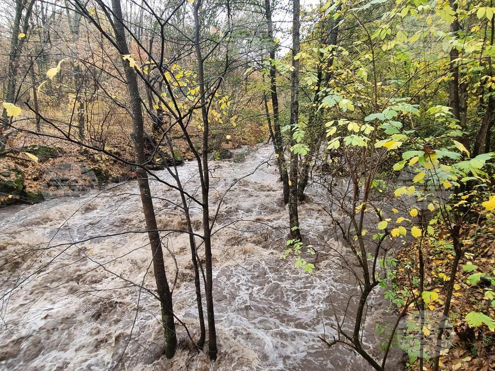 Движението по пътя Рила – Рилски манастир трябва да се извършва с повишено внимание, но обстановката се нормализира