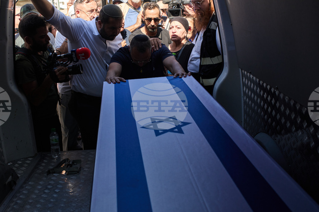 Израел обяви, че Червеният кръст, "Хамас" и един египетски екип търсят телата на мъртвите заложници в ивицата Газа