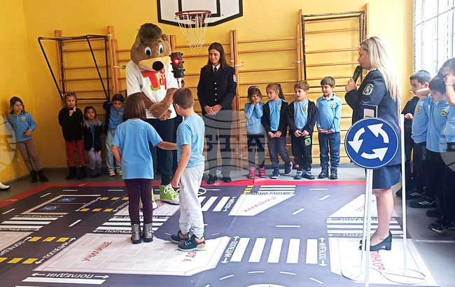 Близо 10 000 ученици от първи до четвърти клас преминаха обучения за основни правила за пътна безопасност 