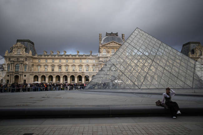 Лувърът открива нова галерия за "безпрецедентен диалог" между континентите и епохите