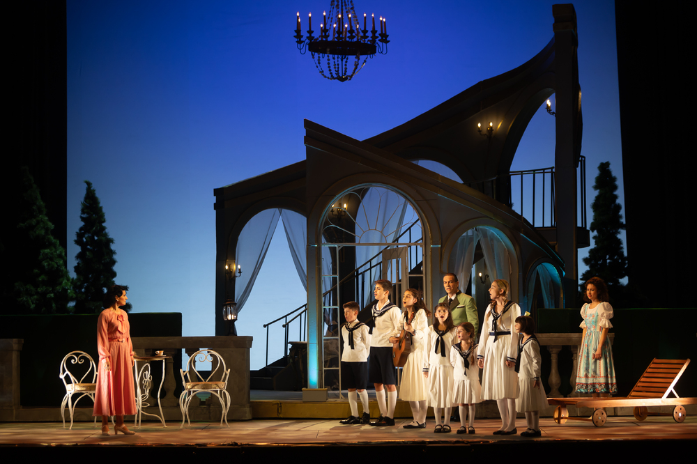 Софийската опера представя на 31 октомври от 19 часа и на 1 ноември от 14 и 19 часа прочутия мюзикъл „Звукът на музиката“