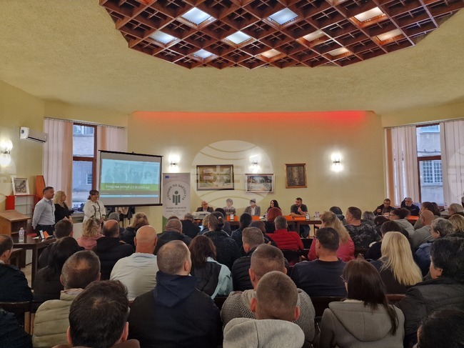 Над сто търсещи работа посетиха трудовата борса, организирана от Бюрото по труда в Разград