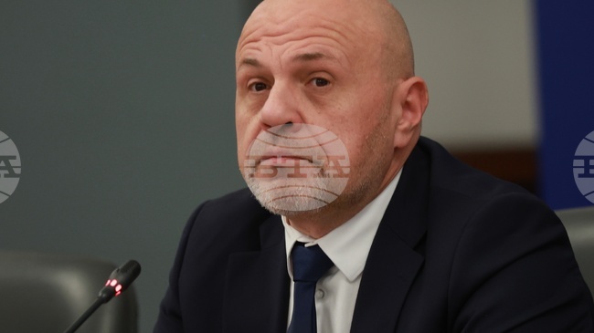 Влизайки в политическото състезание Румен Радев е редно да направи определение по скалата ляво и дясно, каза вицепремиерът в оставка Томислав Дончев 