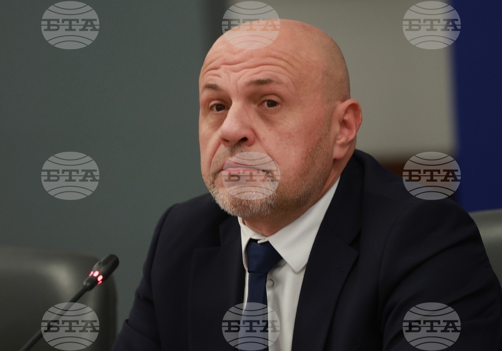 Влизайки в политическото състезание Румен Радев е редно да направи определение по скалата ляво и дясно, каза вицепремиерът в оставка Томислав Дончев 