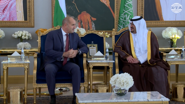 Президентът Румен Радев пристигна в Саудитска Арабия