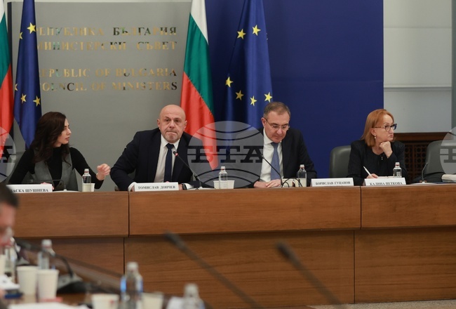 Tripartite Council Debates Ending Extra Day Off When Public Holidays Fall on Weekends