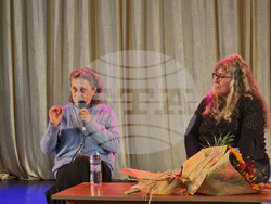 Търговище - Нешка Робева - среща с ученици