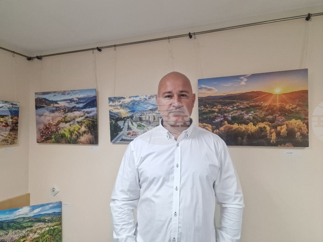Трета самостоятелна фотоизложба, улавяща атмосферата на планината и нейната мистика, представи смолянчанинът Михаил Хубчев