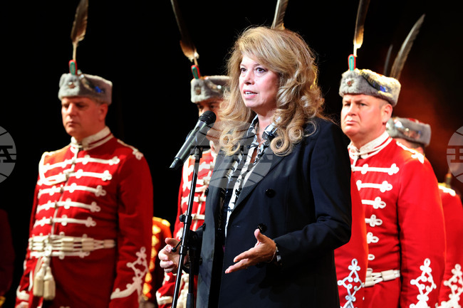 Колкото повече студенти имате, толкова по-добре е за България и за бъдещето й, каза Илияна Йотова на тържеството за 80-годишния юбилей на ТУ-София